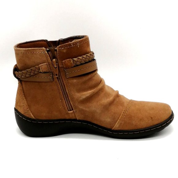 Clarks Womens Ankle Boot Cora Braid Tan Suede Side Zip Elastic Inset 7.5 NEW - Picture 2 of 10